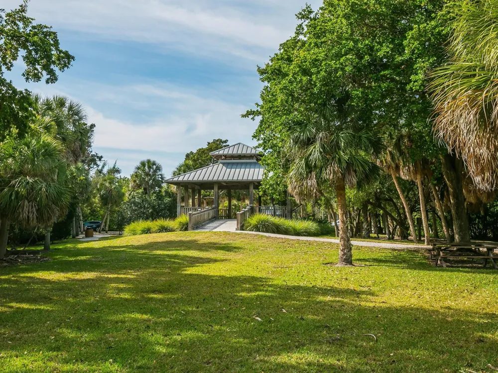 615 BUTTONWOOD DRIVE Longboat Key, FL 34228
