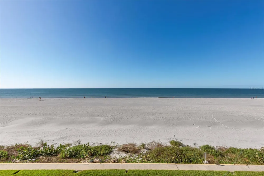 2900 GULF BOULEVARD #202 Belleair Beach, FL 33786