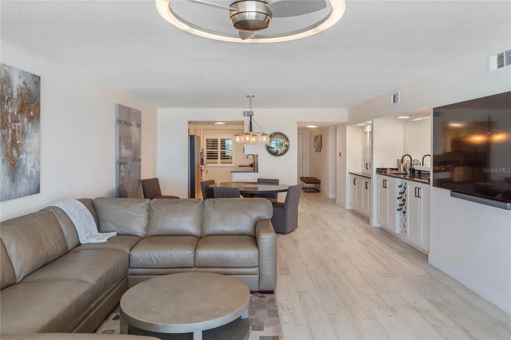 2900 GULF BOULEVARD #202 Belleair Beach, FL 33786