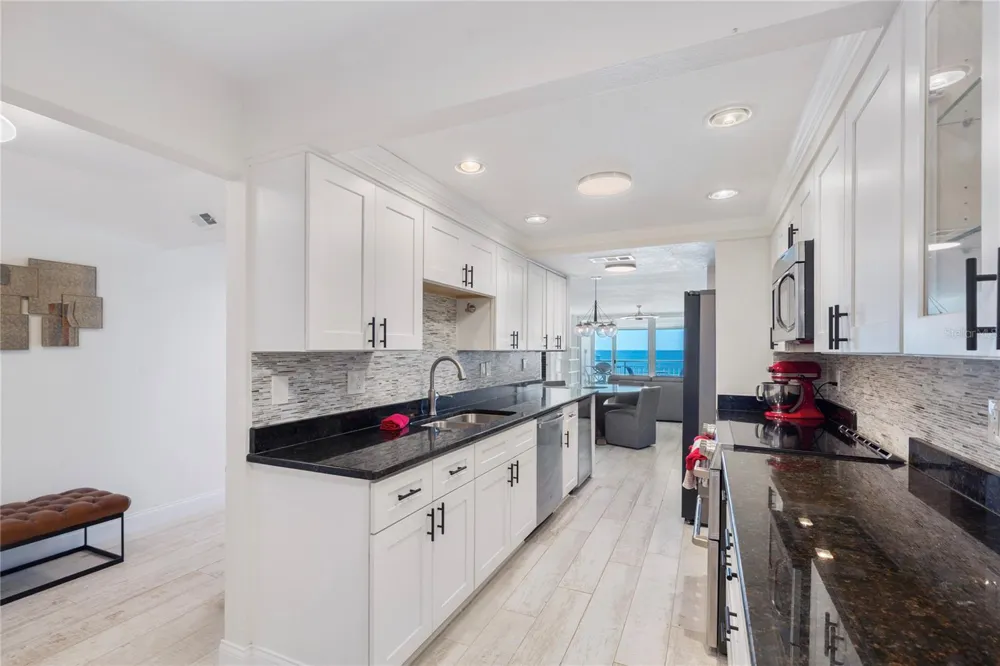 2900 GULF BOULEVARD #202 Belleair Beach, FL 33786