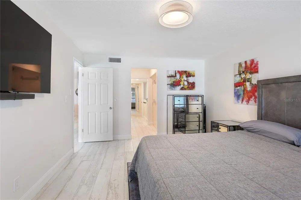 2900 GULF BOULEVARD #202 Belleair Beach, FL 33786