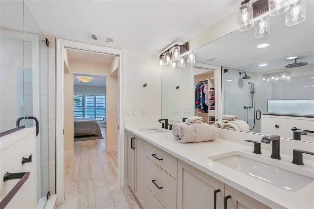2900 GULF BOULEVARD #202 Belleair Beach, FL 33786