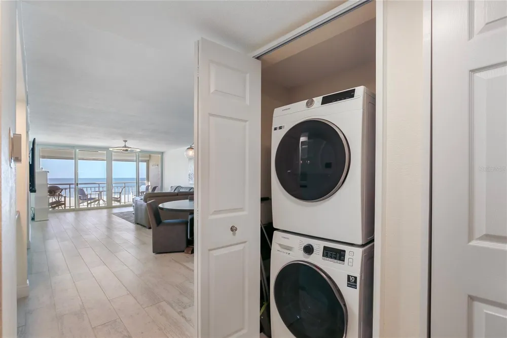 2900 GULF BOULEVARD #202 Belleair Beach, FL 33786