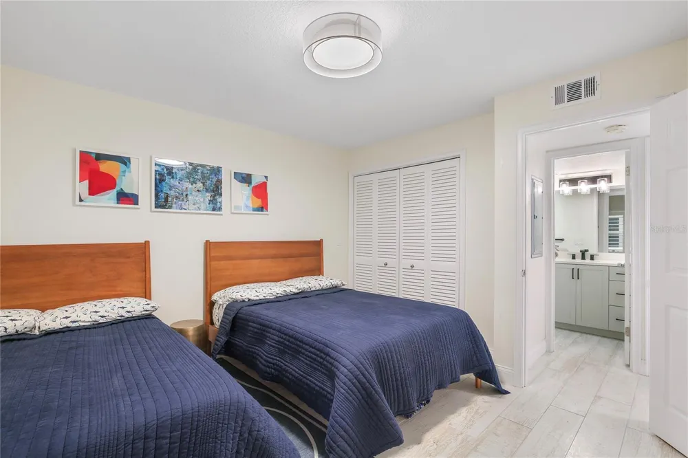 2900 GULF BOULEVARD #202 Belleair Beach, FL 33786