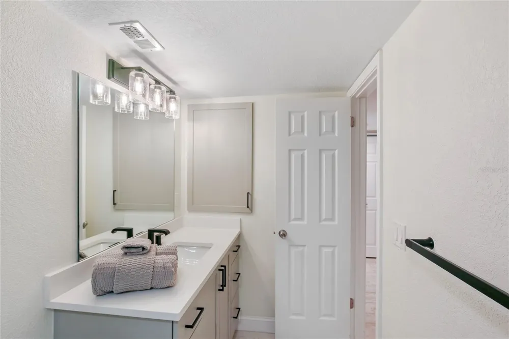 2900 GULF BOULEVARD #202 Belleair Beach, FL 33786