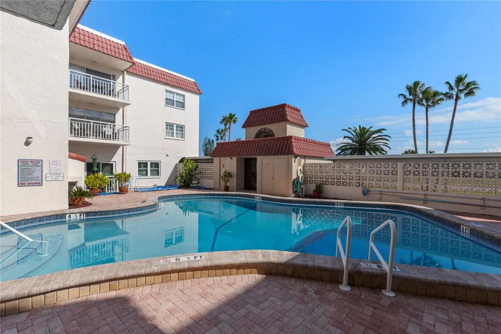 2900 GULF BOULEVARD #202 Belleair Beach, FL 33786