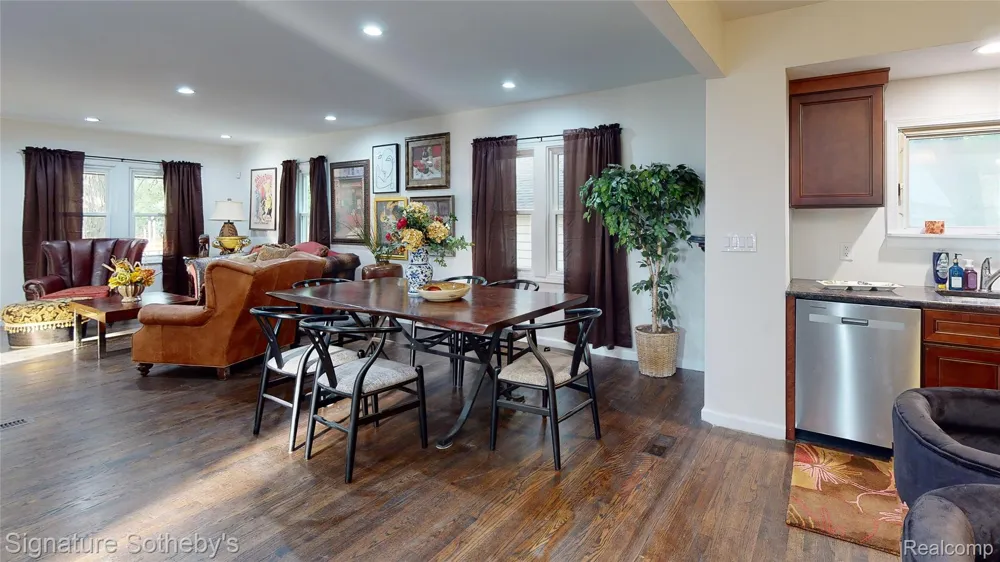 2002 Ridgemont Road Grosse Pointe Woods City, MI 48236