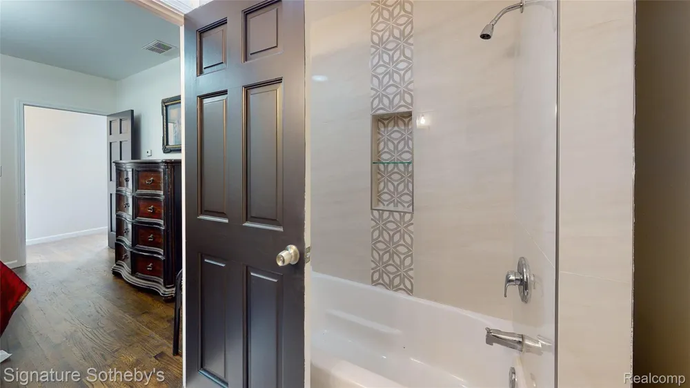2002 Ridgemont Road Grosse Pointe Woods City, MI 48236