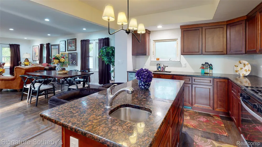 2002 Ridgemont Road Grosse Pointe Woods City, MI 48236