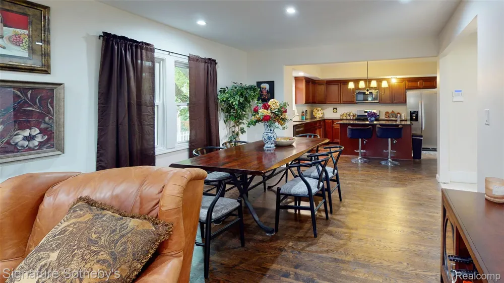 2002 Ridgemont Road Grosse Pointe Woods City, MI 48236