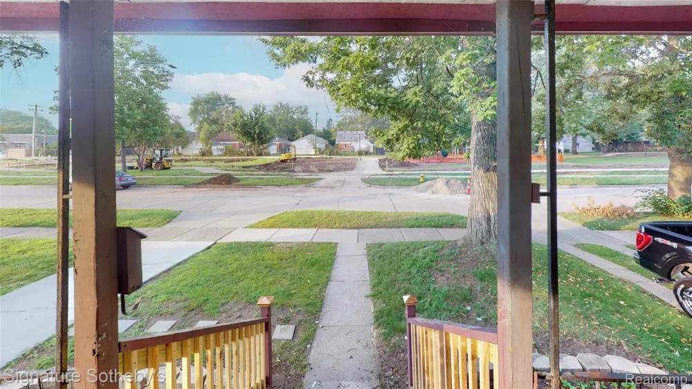 2002 Ridgemont Road Grosse Pointe Woods City, MI 48236
