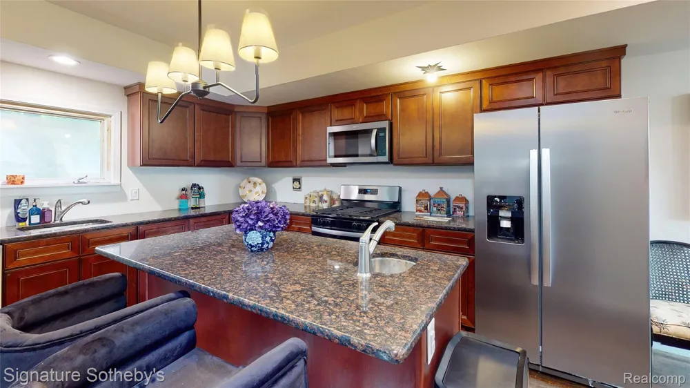 2002 Ridgemont Road Grosse Pointe Woods City, MI 48236