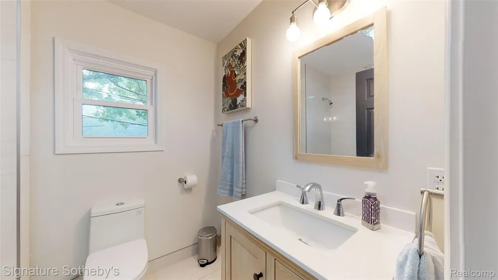 2002 Ridgemont Road Grosse Pointe Woods City, MI 48236