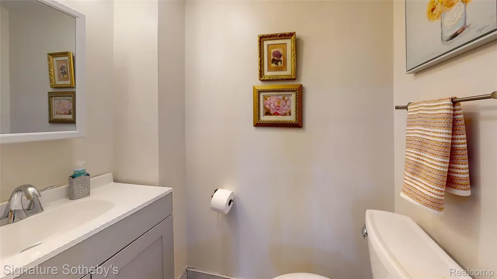 2002 Ridgemont Road Grosse Pointe Woods City, MI 48236