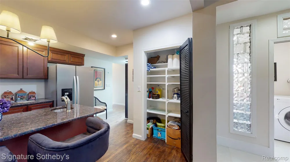 2002 Ridgemont Road Grosse Pointe Woods City, MI 48236