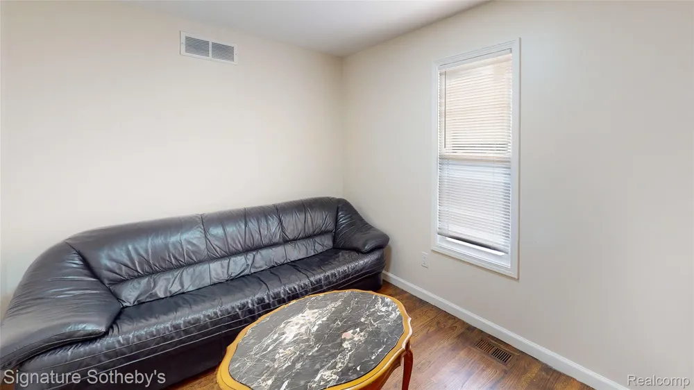 2002 Ridgemont Road Grosse Pointe Woods City, MI 48236