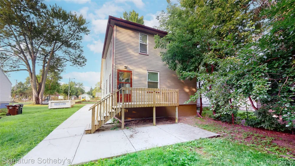 2002 Ridgemont Road Grosse Pointe Woods City, MI 48236