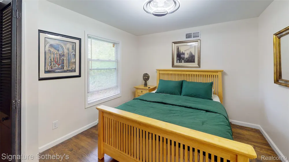 2002 Ridgemont Road Grosse Pointe Woods City, MI 48236