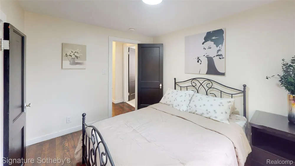 2002 Ridgemont Road Grosse Pointe Woods City, MI 48236