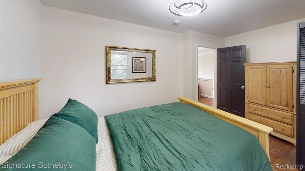 2002 Ridgemont Road Grosse Pointe Woods City, MI 48236