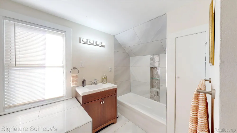 2002 Ridgemont Road Grosse Pointe Woods City, MI 48236