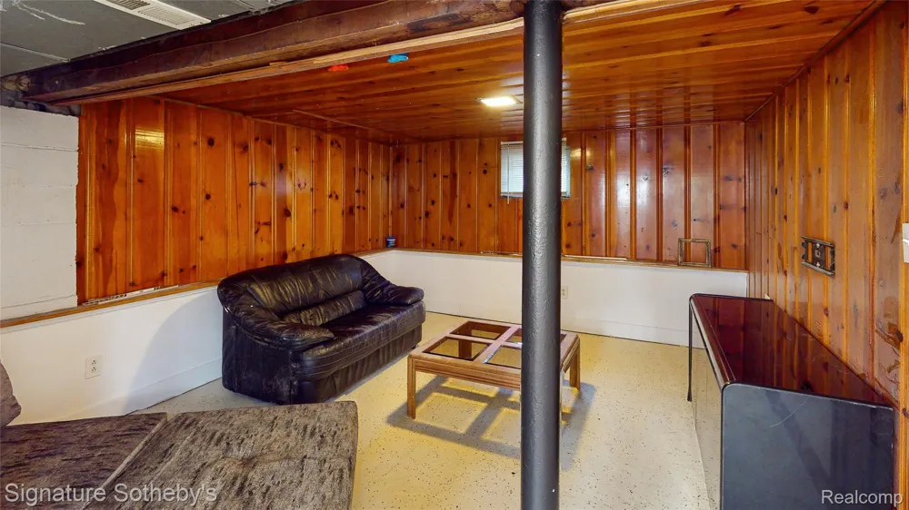 2002 Ridgemont Road Grosse Pointe Woods City, MI 48236