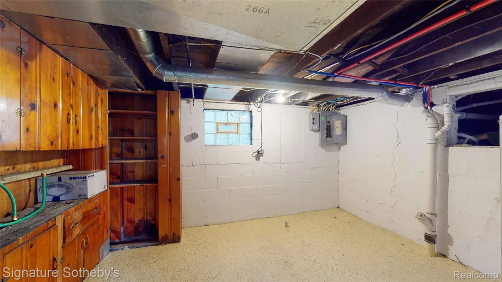 2002 Ridgemont Road Grosse Pointe Woods City, MI 48236