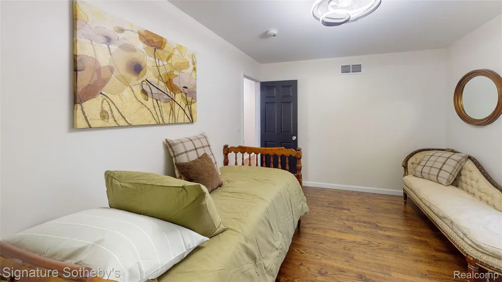 2002 Ridgemont Road Grosse Pointe Woods City, MI 48236