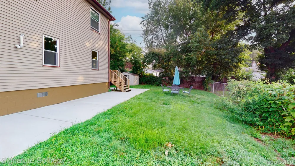 2002 Ridgemont Road Grosse Pointe Woods City, MI 48236