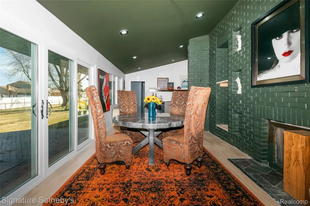 16615 Walcliff Drive Clinton Charter Township, MI 48035