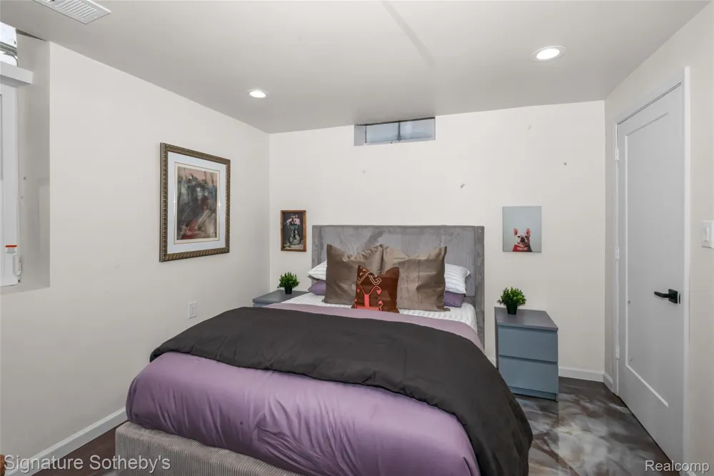 16615 Walcliff Drive Clinton Charter Township, MI 48035