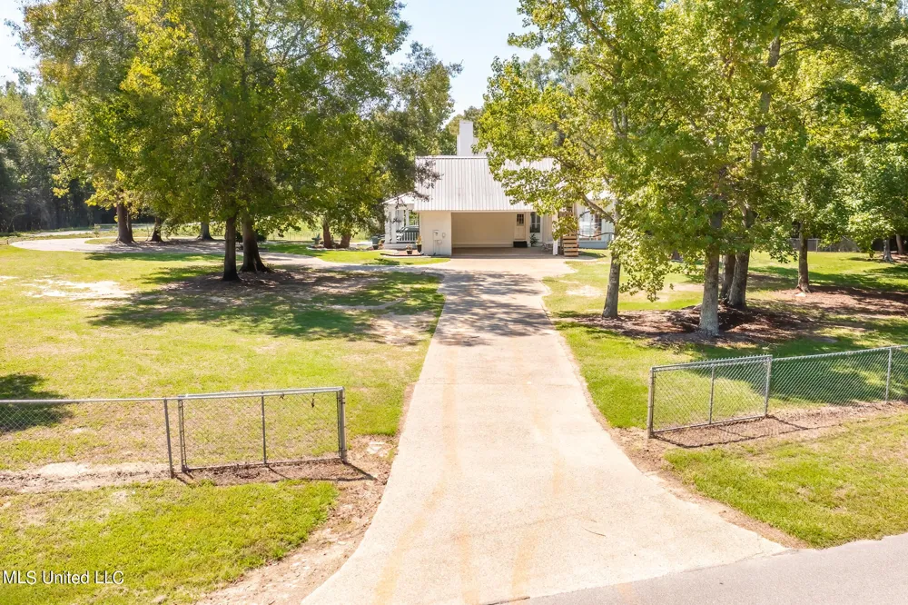 7855 Hwy 11 Carriere, MS 39426