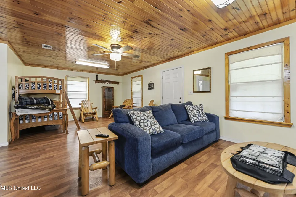 377a Deep Creek Road Wiggins, MS 39577