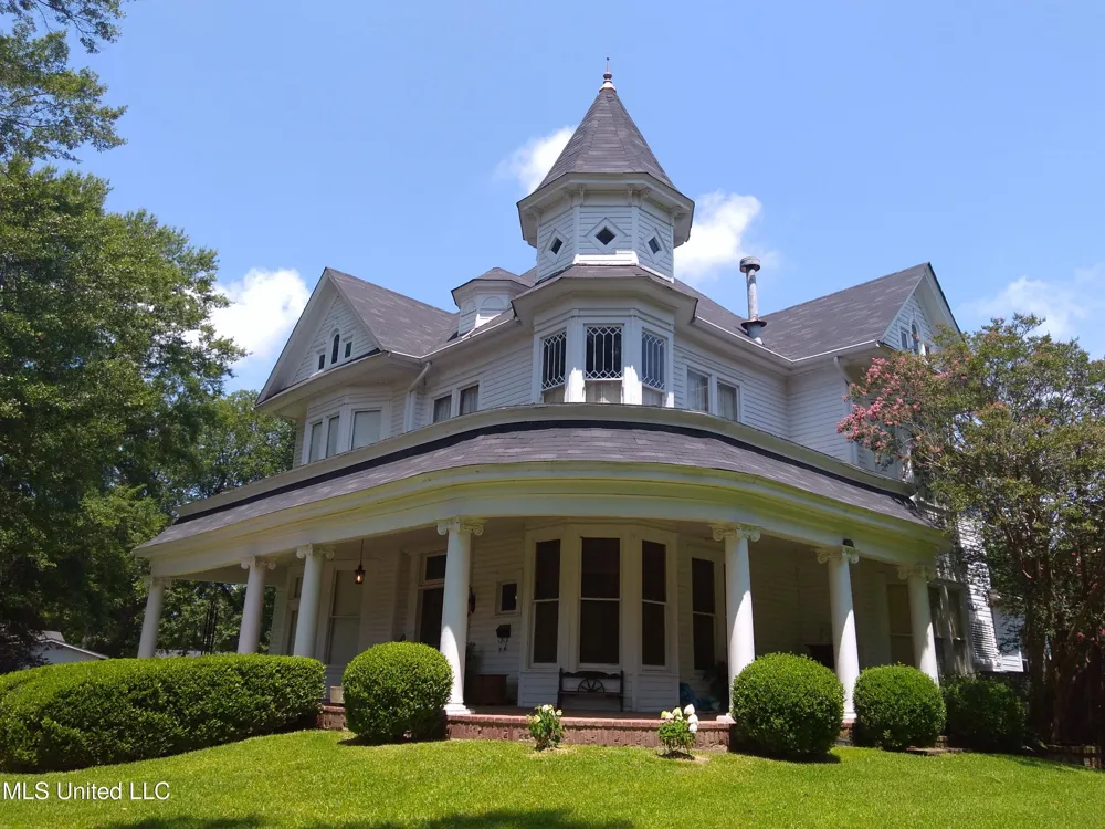 207 E Percy Street Indianola, MS 38751