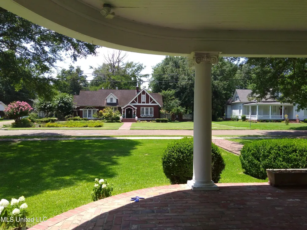 207 E Percy Street Indianola, MS 38751