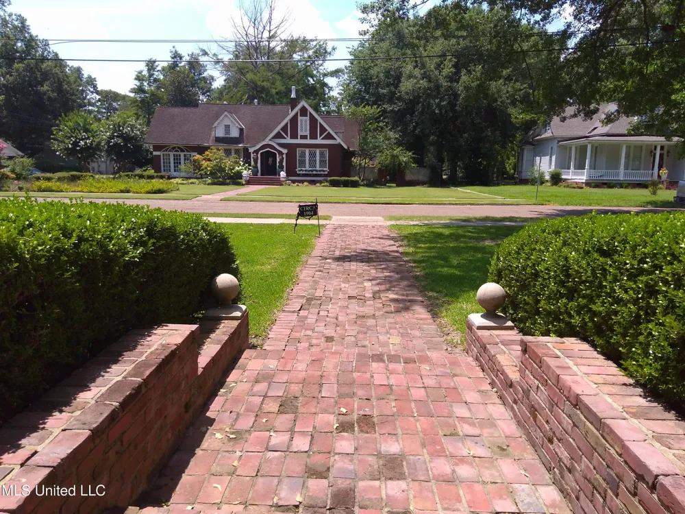 207 E Percy Street Indianola, MS 38751