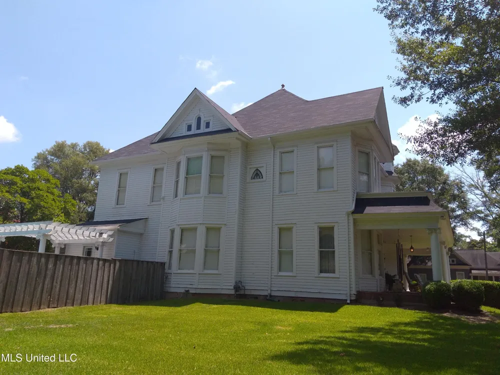 207 E Percy Street Indianola, MS 38751