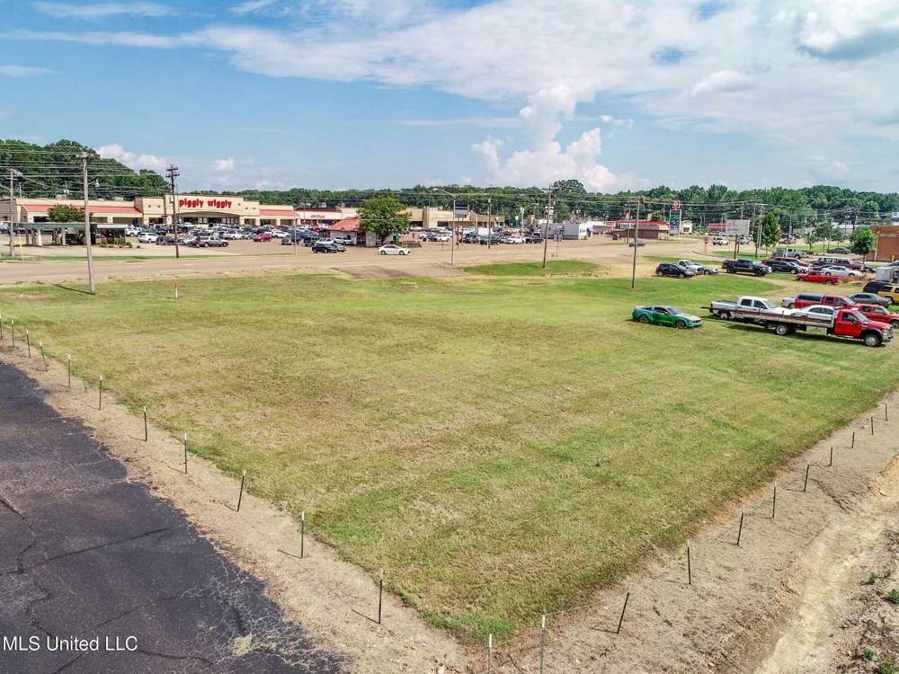 143 51 Batesville, MS 38606