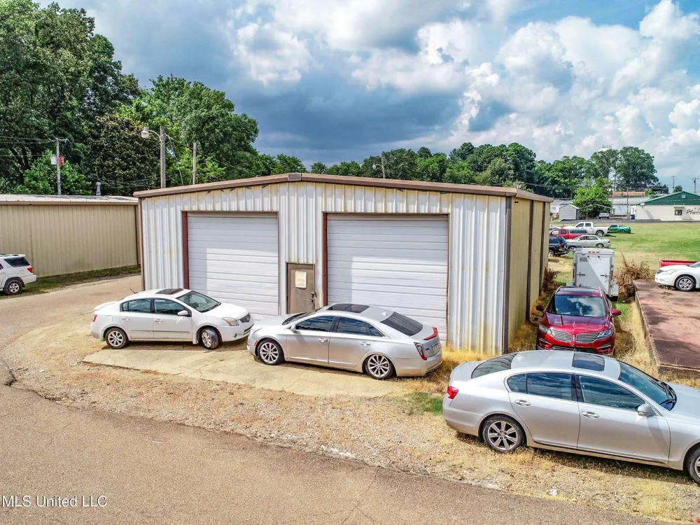 143 51 Batesville, MS 38606