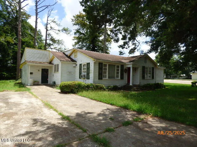 206 Pine Street Vidalia, LA 71373