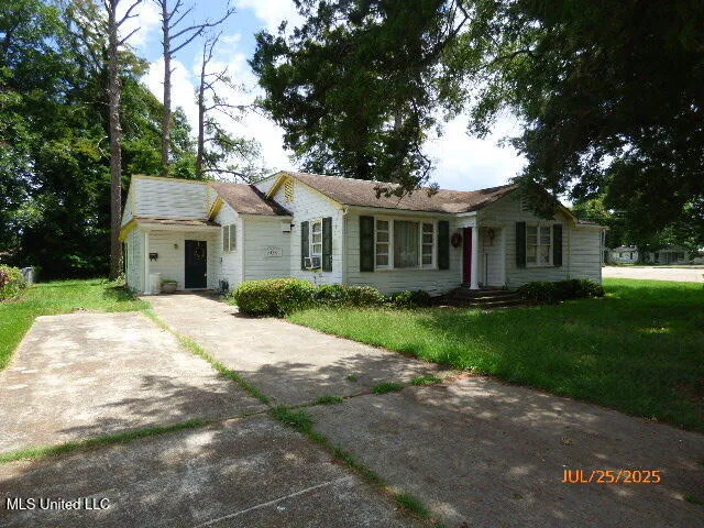 206 Pine Street Vidalia, LA 71373