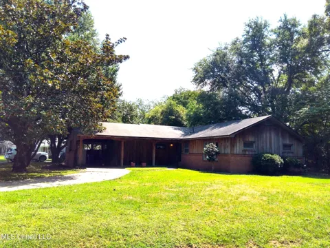 130 Lee Circle