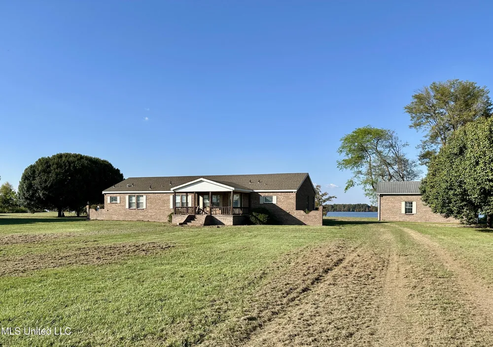 2138 Eagle Lake Shore Road Vicksburg, MS 39183