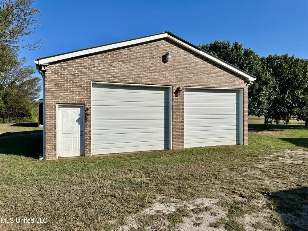 2138 Eagle Lake Shore Road Vicksburg, MS 39183