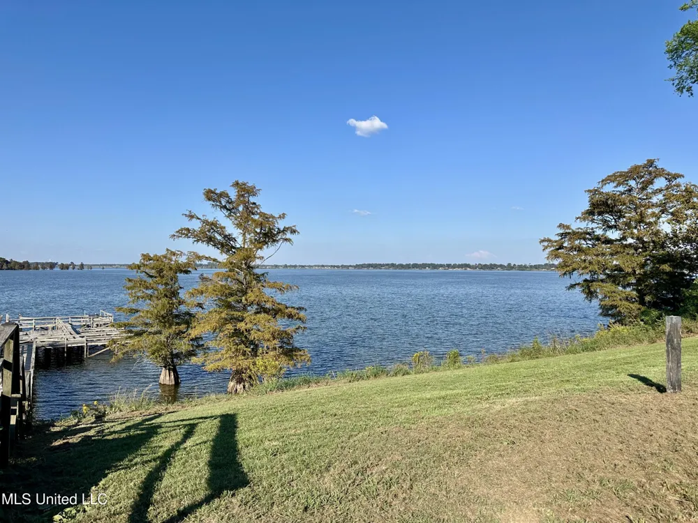 2138 Eagle Lake Shore Road Vicksburg, MS 39183