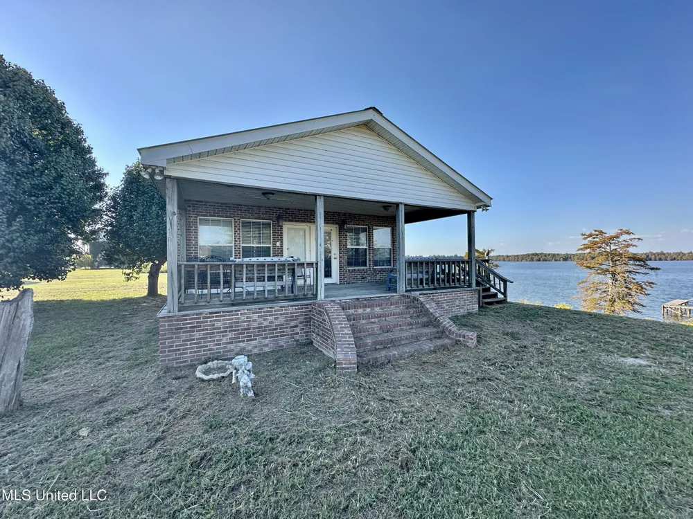 2138 Eagle Lake Shore Road Vicksburg, MS 39183