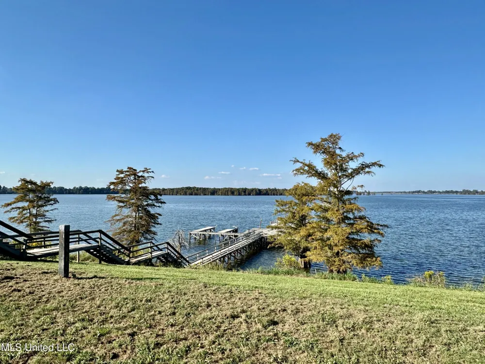 2138 Eagle Lake Shore Road Vicksburg, MS 39183