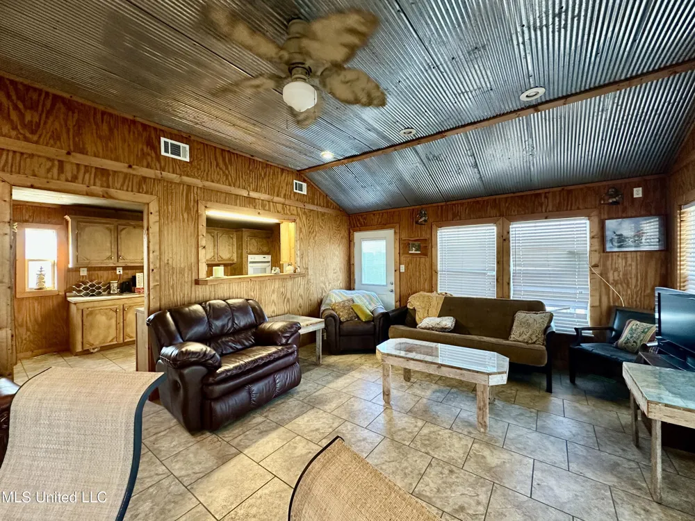 2138 Eagle Lake Shore Road Vicksburg, MS 39183