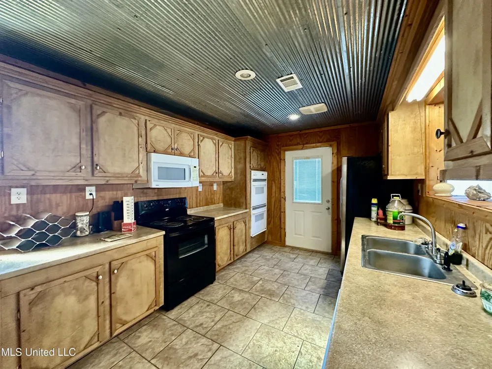 2138 Eagle Lake Shore Road Vicksburg, MS 39183