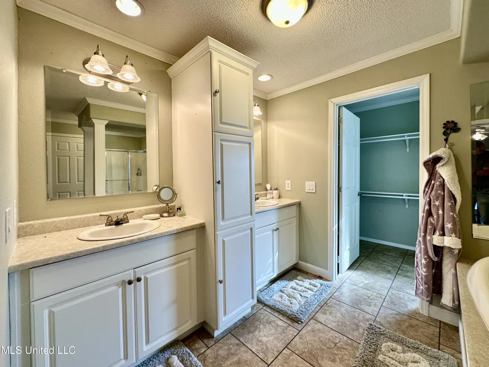 2138 Eagle Lake Shore Road Vicksburg, MS 39183